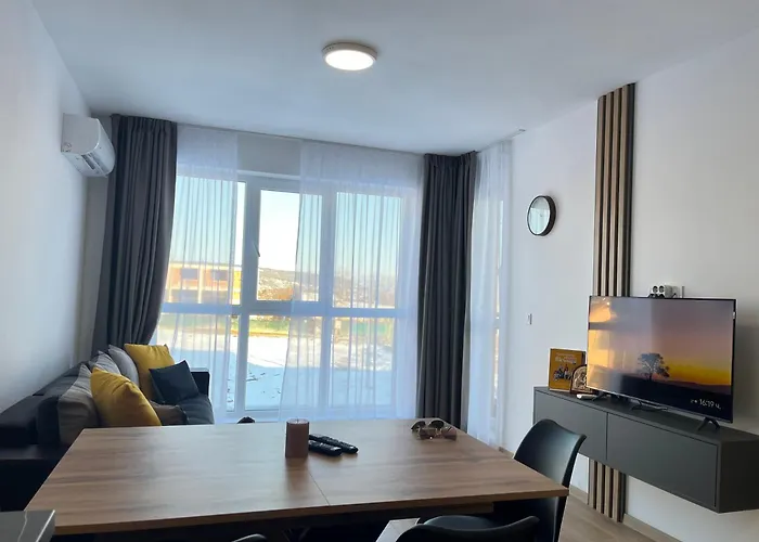 двустаен в младост * Varna